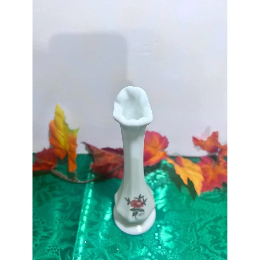 Vintage Fenton Hand Painted Love Rose Bud Vase 9056-LW Signed